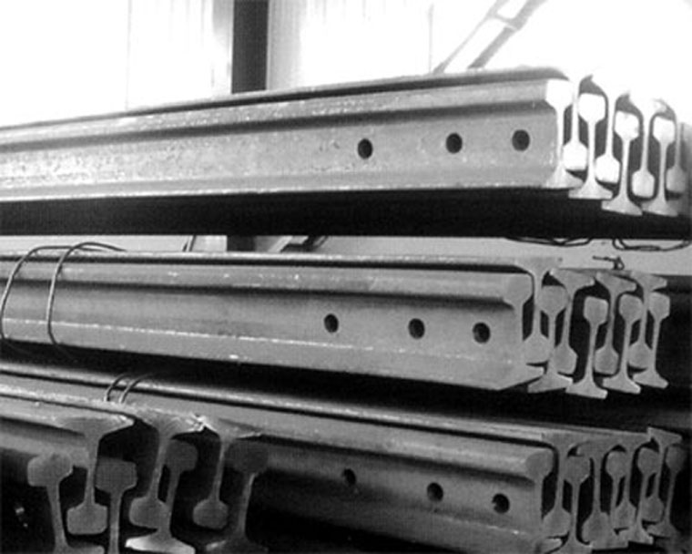 Standard heavy railway steel rail